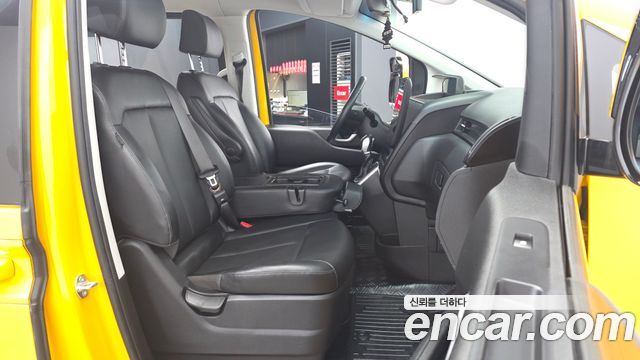 Hyundai Staria 2025 — photo 17