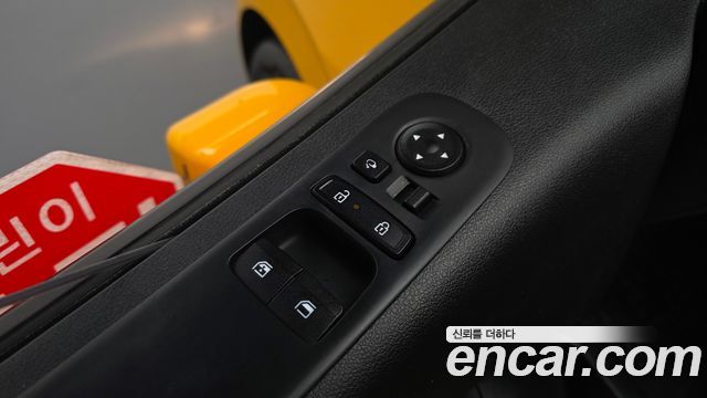 Hyundai Staria 2025 — photo 23