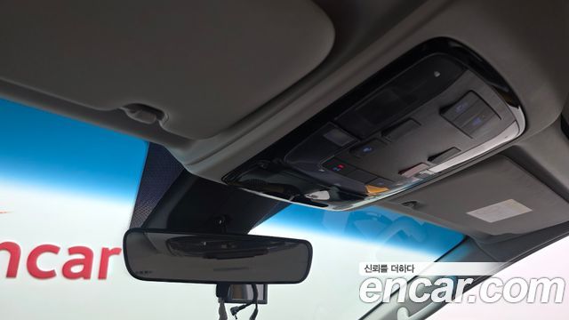Hyundai Staria 2025 — photo 25