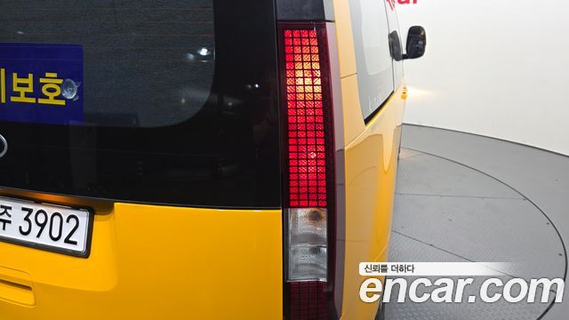 Hyundai Staria 2025 — photo 9