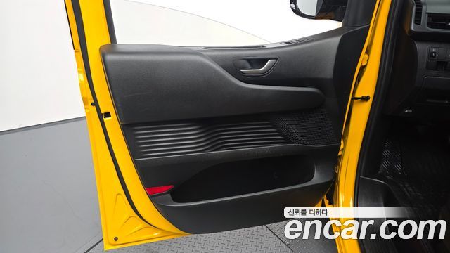 Hyundai Staria 2025 — photo 15