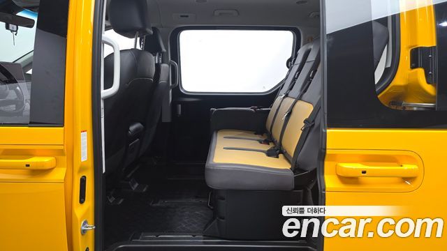 Hyundai Staria 2025 — photo 16