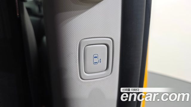 Hyundai Staria 2025 — photo 28
