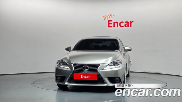 Lexus IS 2016 — photo 3