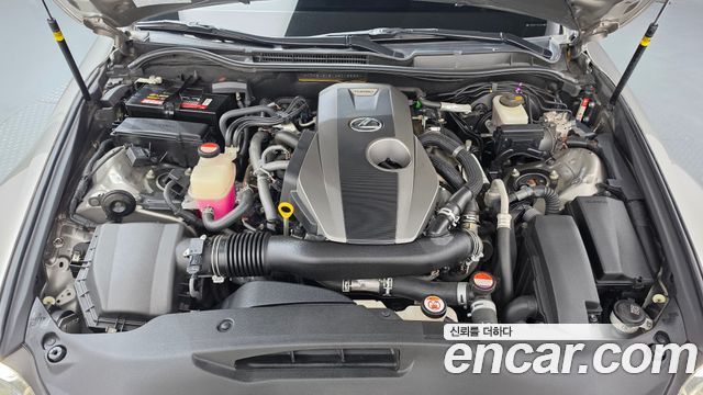 Lexus IS 2016 — photo 6