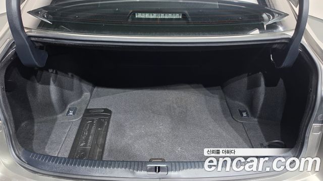 Lexus IS 2016 — photo 20