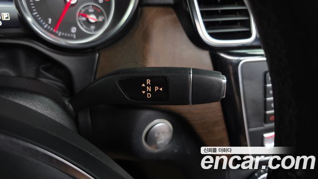 Mercedes-Benz GLE-Class 2016 — photo 9