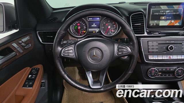 Mercedes-Benz GLE-Class 2016 — photo 13