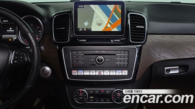 Mercedes-Benz GLE-Class 2016 — photo 14