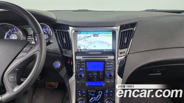 Hyundai Sonata 2011 — photo 14