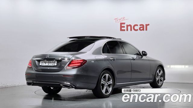Mercedes-Benz E-Class 2017 — photo 2