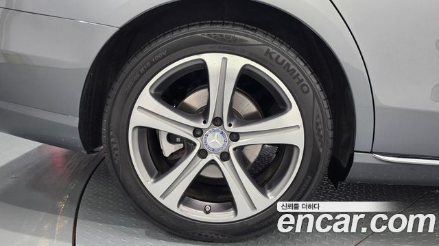 Mercedes-Benz E-Class 2017 — photo 5