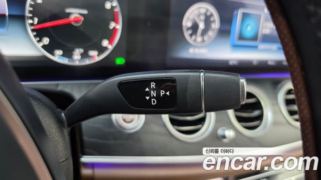 Mercedes-Benz E-Class 2017 — photo 9