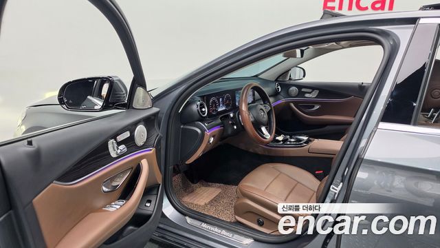 Mercedes-Benz E-Class 2017 — photo 10