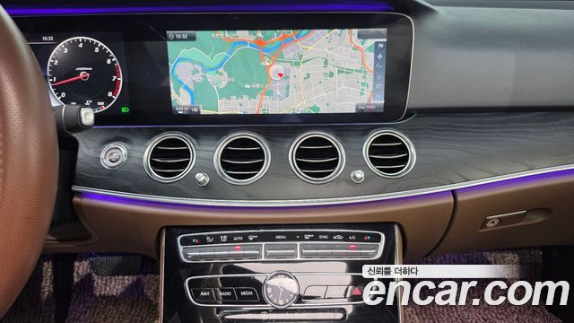 Mercedes-Benz E-Class 2017 — photo 12