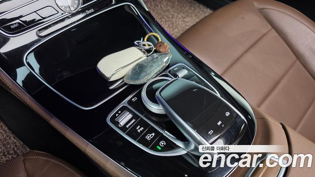 Mercedes-Benz E-Class 2017 — photo 16