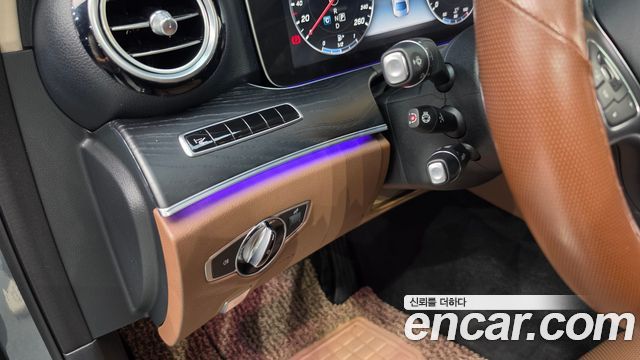 Mercedes-Benz E-Class 2017 — photo 18