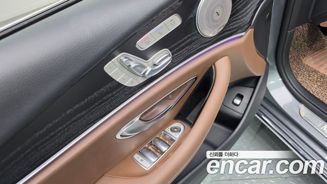 Mercedes-Benz E-Class 2017 — photo 20