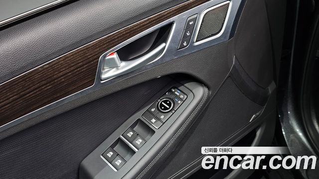 Genesis G80 2018 — photo 22