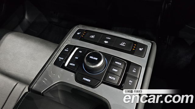 Genesis G80 2018 — photo 25