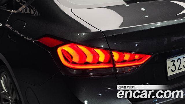 Genesis G80 2018 — photo 9