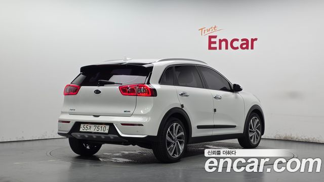 Kia Niro 2018 — photo 2