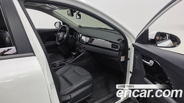 Kia Niro 2018 — photo 17