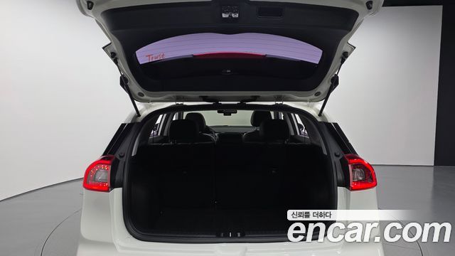 Kia Niro 2018 — photo 26
