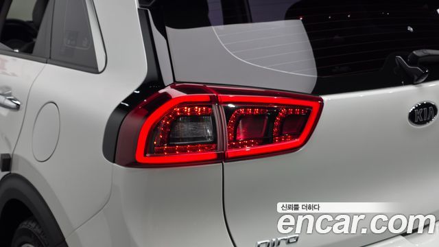 Kia Niro 2018 — photo 9
