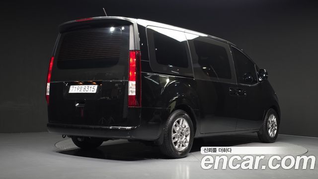 Hyundai Staria 2022 — photo 2