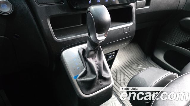 Hyundai Staria 2022 — photo 9