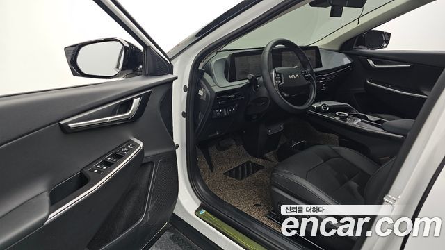 Kia EV6 2023 — photo 17