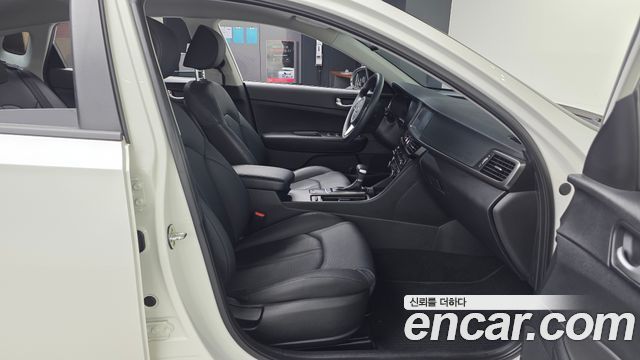 Kia K5 2018 — photo 17