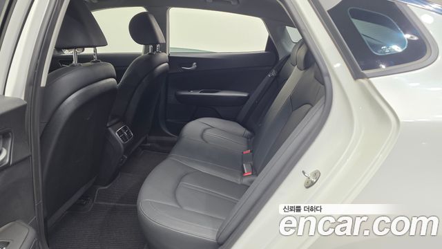 Kia K5 2018 — photo 18