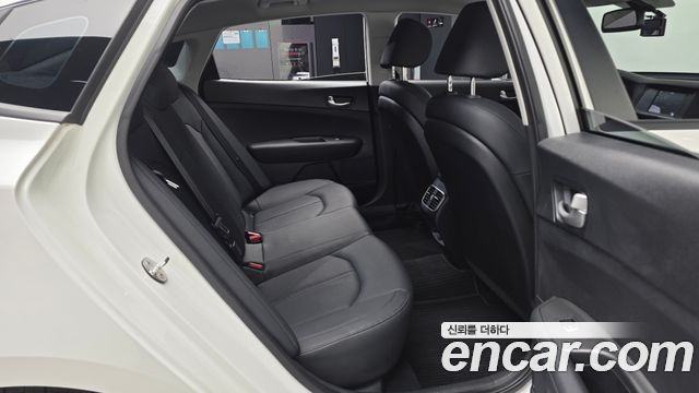 Kia K5 2018 — photo 16