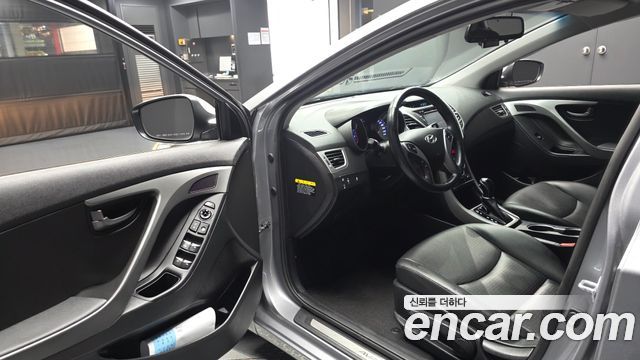 Hyundai AVANTE 2015 — photo 13