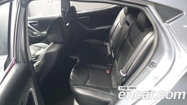 Hyundai AVANTE 2015 — photo 17