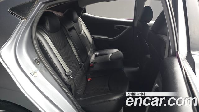 Hyundai AVANTE 2015 — photo 18