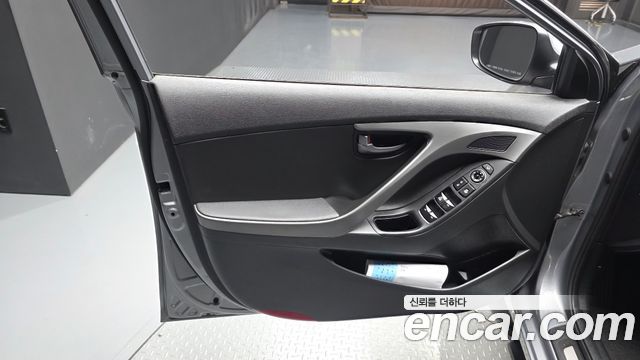 Hyundai AVANTE 2015 — photo 14