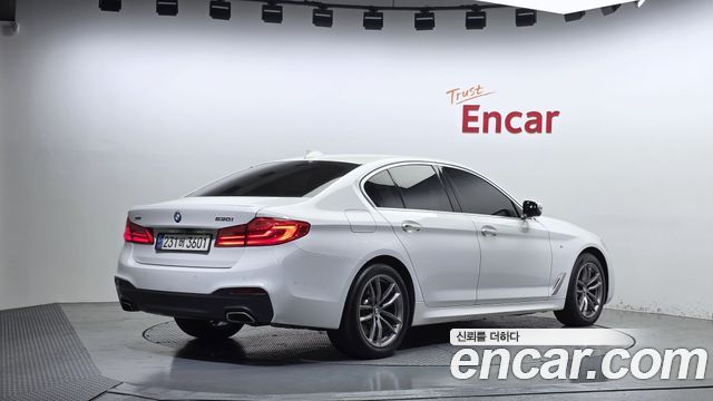 BMW 5-Series 2018 — photo 2
