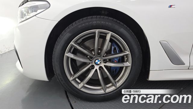 BMW 5-Series 2018 — photo 5