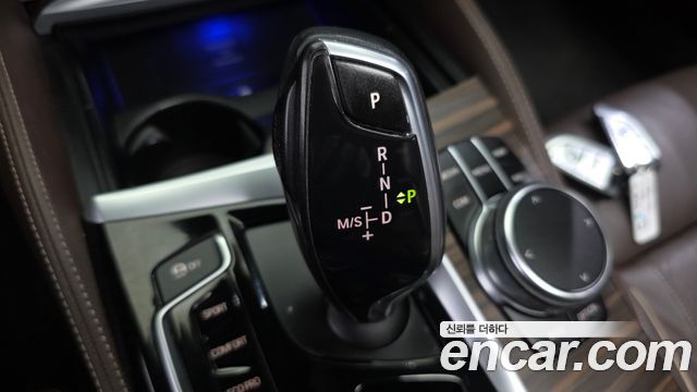 BMW 5-Series 2018 — photo 9
