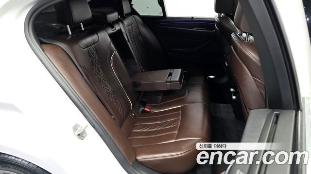 BMW 5-Series 2018 — photo 12