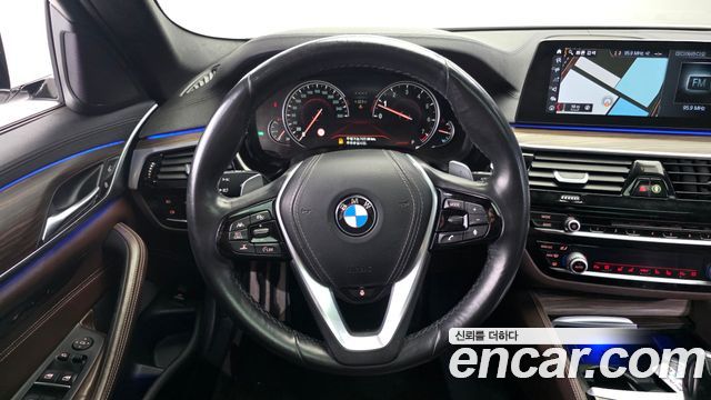 BMW 5-Series 2018 — photo 13