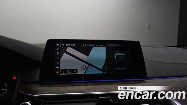 BMW 5-Series 2018 — photo 14