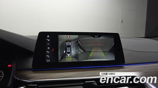 BMW 5-Series 2018 — photo 15