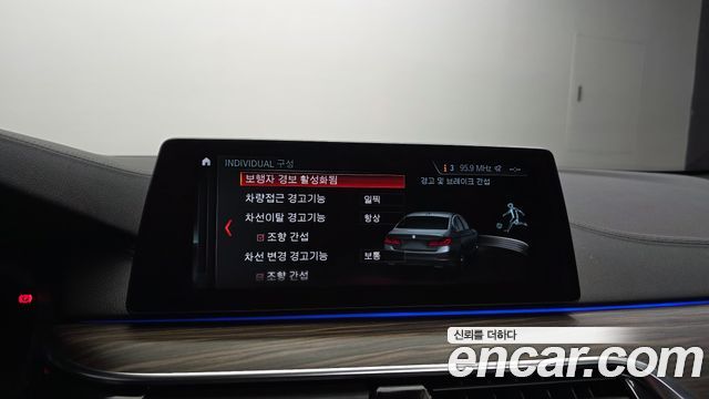 BMW 5-Series 2018 — photo 17