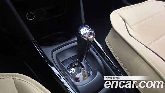 Peugeot 2008 2015 — photo 9