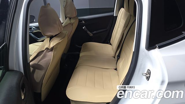 Peugeot 2008 2015 — photo 11