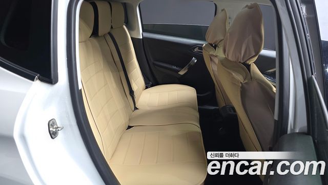 Peugeot 2008 2015 — photo 12